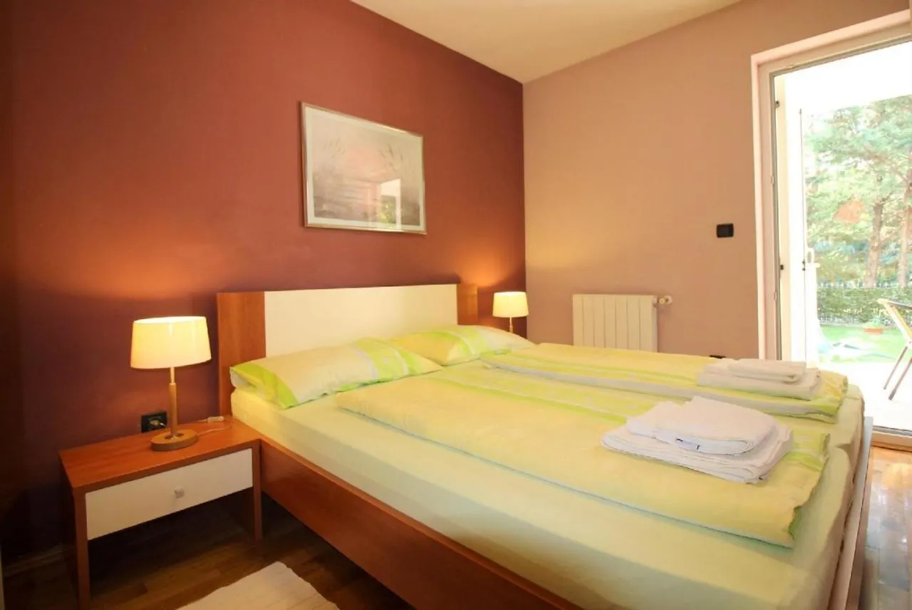 Ferienwohnung In Porec Mit Eigenem Garten Apartment