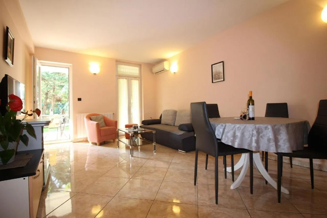 Ferienwohnung In Porec Mit Eigenem Garten Apartment