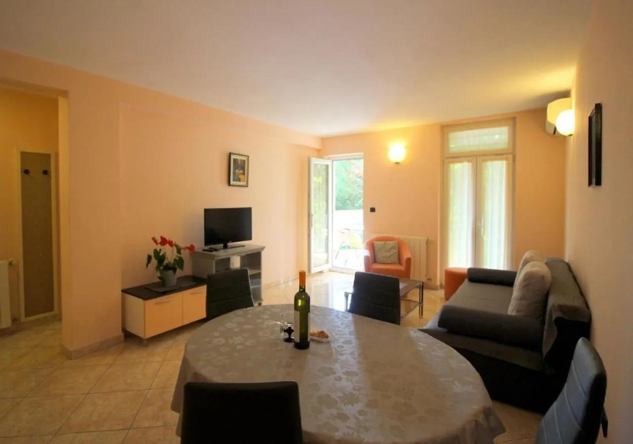 Ferienwohnung In Porec Mit Eigenem Garten Croatia